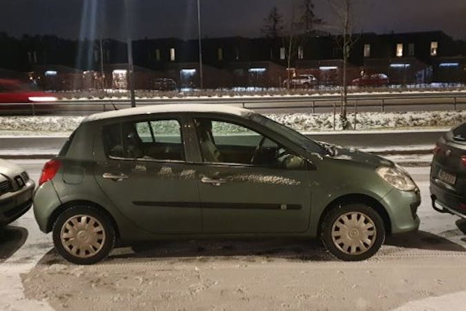 Billig biluthyrning av Renault Clio i närheten av  Bromma.