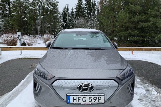 Billig biluthyrning av Hyundai Ioniq med GPS i närheten av 183 78 Ensta.