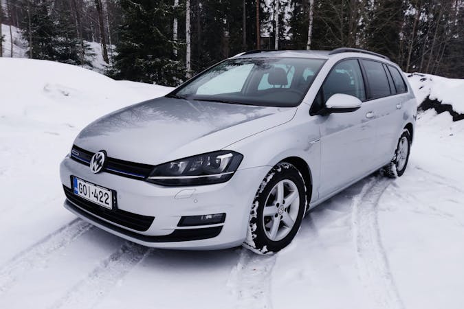 Volkswagen Golfn halpa vuokraus Isofix-kiinnikkeetn kanssa lähellä 40700 Jyväskylä.