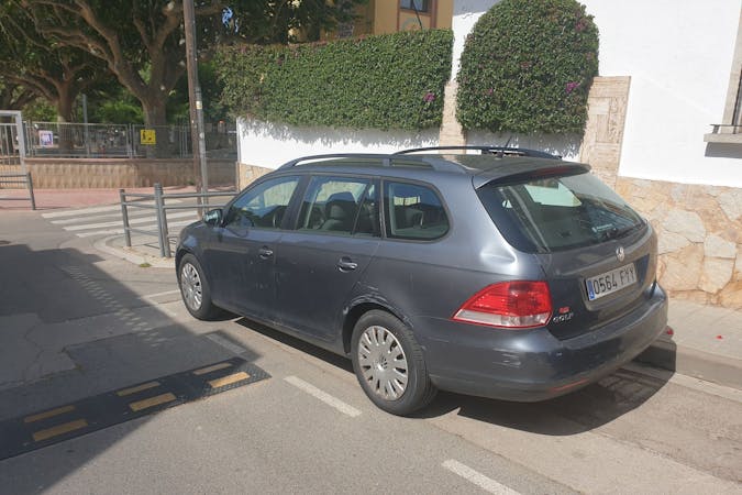 Alquiler barato de Volkswagen Golf Variant con equipamiento Bluetooth cerca de 17220 Sant Feliu de Guíxols.