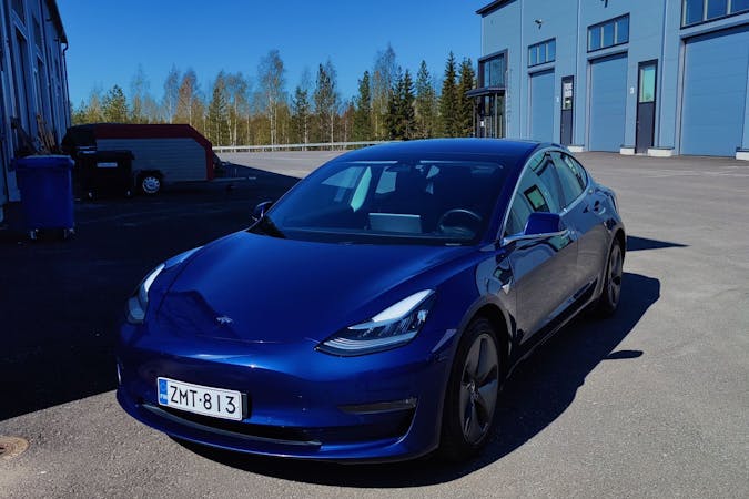 Tesla Model 3n halpa vuokraus GPS navigointin kanssa lähellä 33840 Tampere.