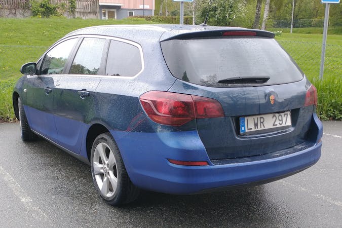 Billig biluthyrning av Opel Astra med Isofix i närheten av 424 31 Hjällbo-Eriksbo.