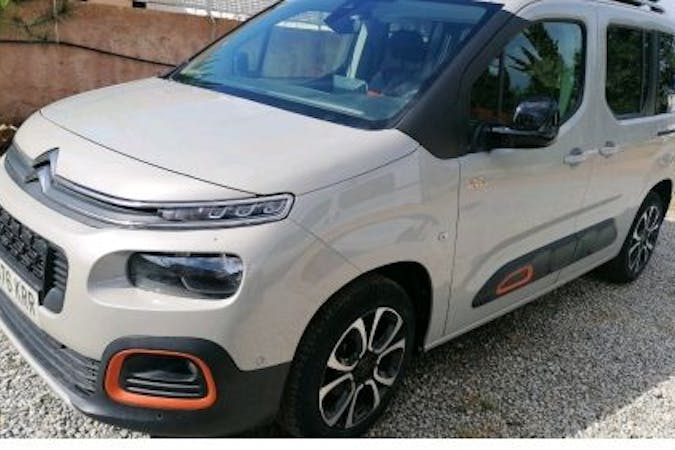 Alquiler barato de Citroën Berlingo con equipamiento Navegación GPS cerca de 07800 Eivissa.