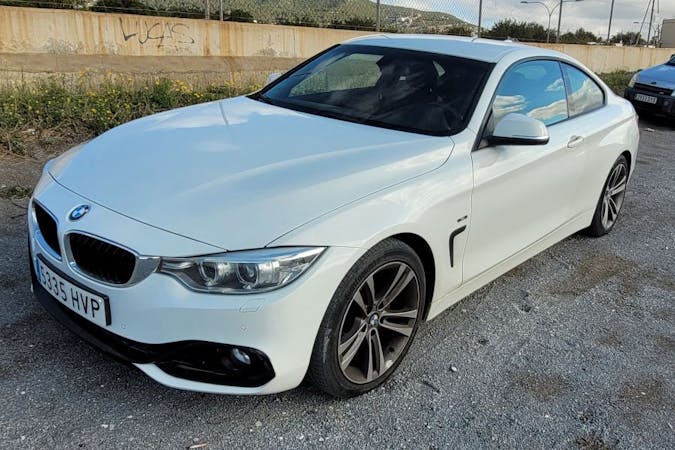 Alquiler barato de BMW 4 Series con equipamiento Navegación GPS cerca de 07817 Sant Jordi de Ses Salines, Islas Baleares.