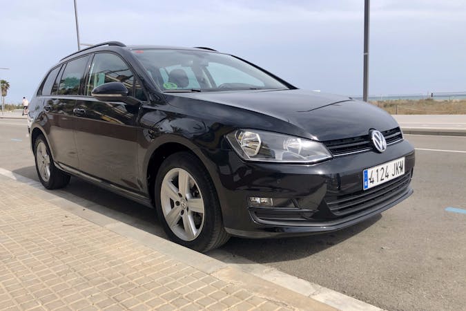 Alquiler barato de Volkswagen Golf con equipamiento Navegación GPS cerca de 08029 Barcelona.