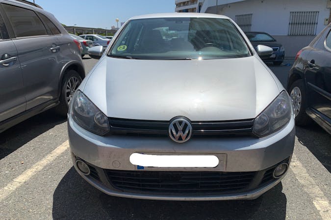 Alquiler barato de Volkswagen Golf cerca de 41927 Mairena del Aljarafe.