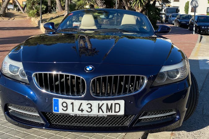 Alquiler barato de BMW Z4 con equipamiento Navegación GPS cerca de 43883 Roda de Berà.