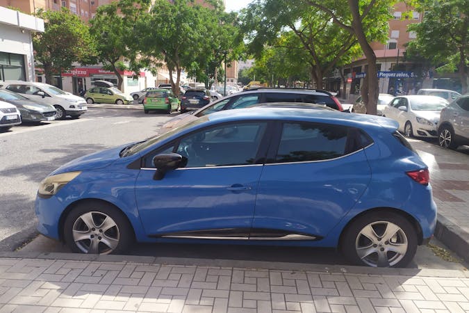 Alquiler barato de Renault Clio con equipamiento Navegación GPS cerca de 29003 Málaga.