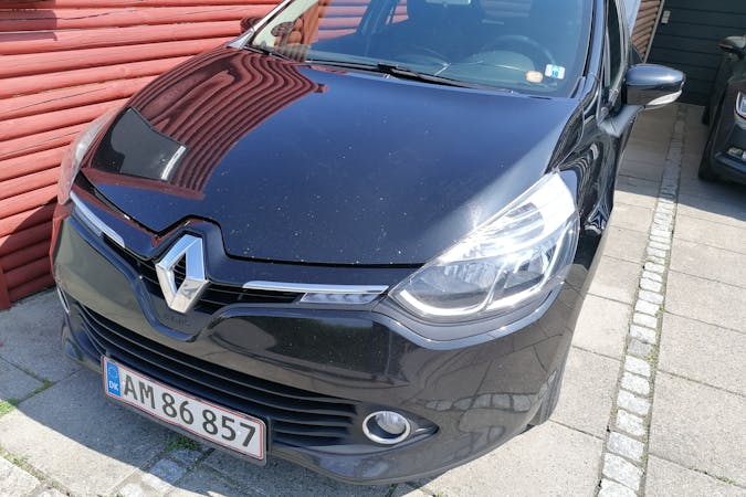 Billig billeje af Renault Clio med GPS navigation nær 2650 Hvidovre.