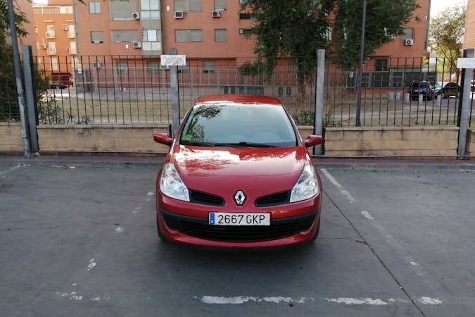 Alquiler barato de Renault Clio cerca de 28045 Madrid.