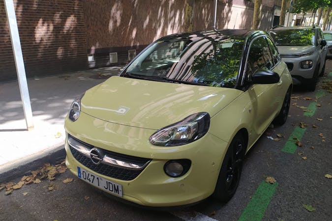 Alquiler barato de Opel Adam con equipamiento Bluetooth cerca de 28036 Madrid.