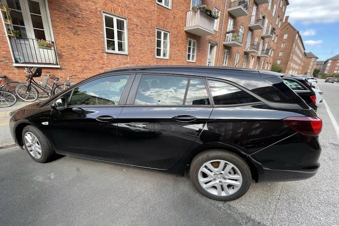 Billig billeje af Opel Astra med Aircondition nær 2100 København.