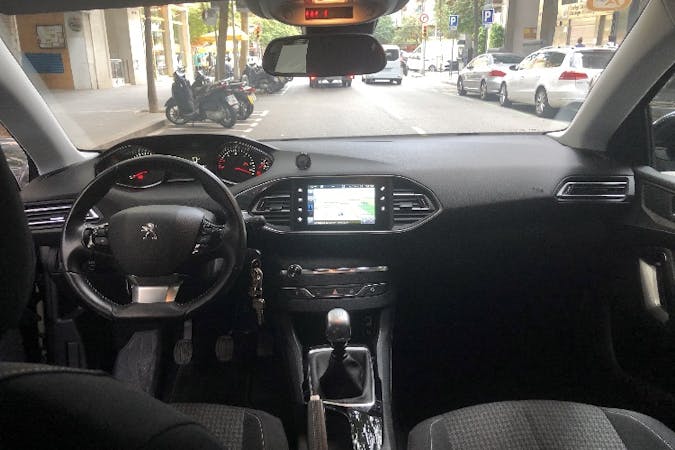 Alquiler barato de Peugeot 308 con equipamiento Navegación GPS cerca de 03570 .