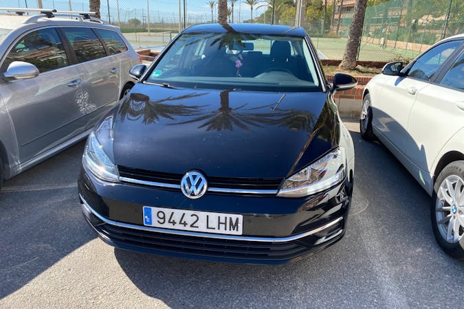 Alquiler barato de Volkswagen Golf con equipamiento Navegación GPS cerca de 03540 Alicante (Alacant).