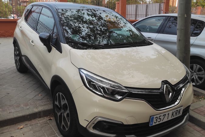 Alquiler barato de Renault Captur cerca de  Madrid.
