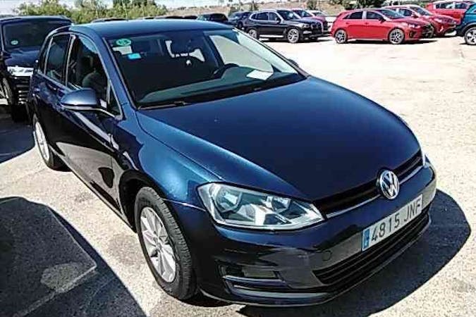 Alquiler barato de Volkswagen Golf con equipamiento Fijaciones Isofix cerca de  Madrid.