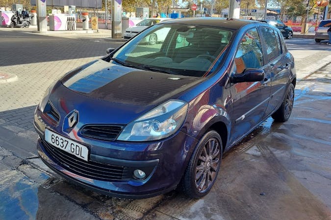 Alquiler barato de Renault Clio cerca de 08013 Barcelona.