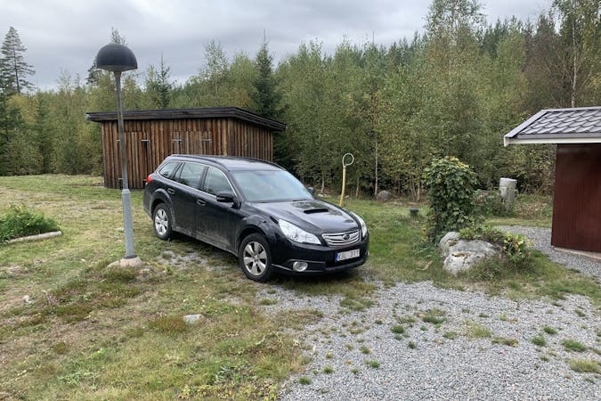 Billig biluthyrning av Subaru Outback med Isofix i närheten av  Ursvik.