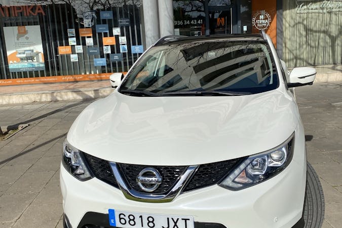 Alquiler barato de Nissan Qashqai con equipamiento Navegación GPS cerca de 08860 Castelldefels.