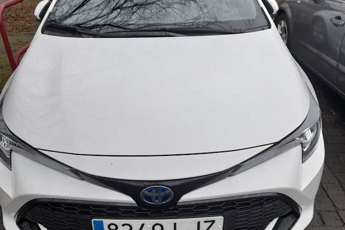 Alquiler barato de Toyota Corolla con equipamiento Navegación GPS cerca de  Logroño.