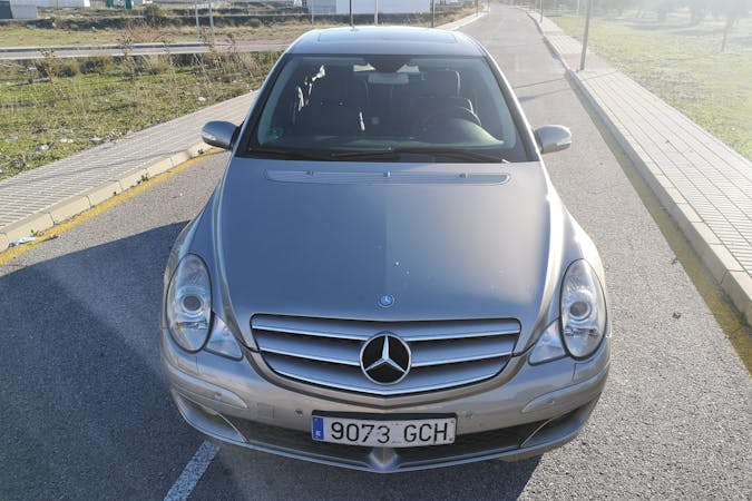 Alquiler barato de Mercedes R-Class con equipamiento Navegación GPS cerca de 18003 Granada.