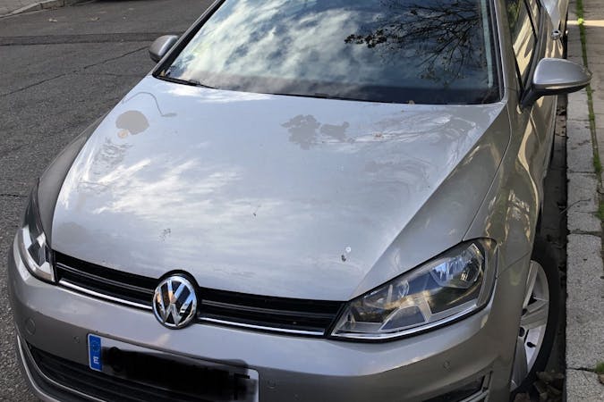 Alquiler barato de Volkswagen Golf cerca de 41013 Sevilla.