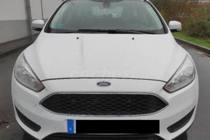 Alquiler barato de Ford Focus con equipamiento Bluetooth cerca de 30007 Murcia.