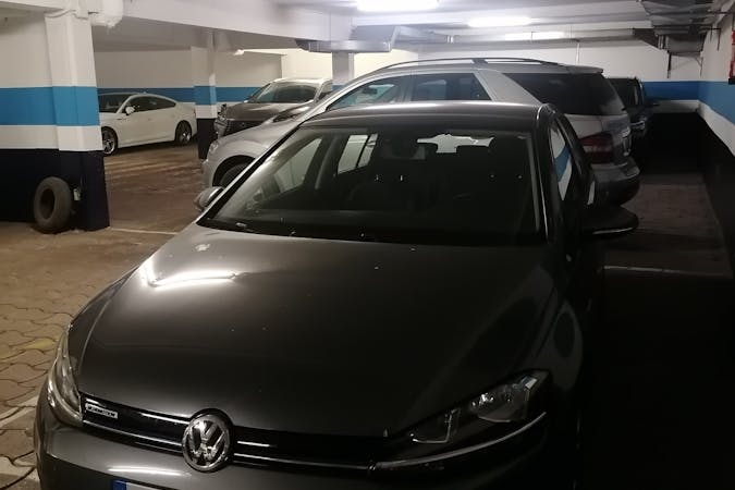 Alquiler barato de Volkswagen Golf cerca de 08006 Barcelona.